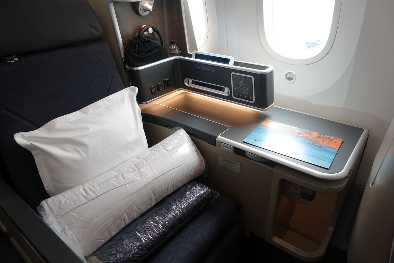 Qantas QF10 Boeing 787 business class review London-Perth - Executive ...