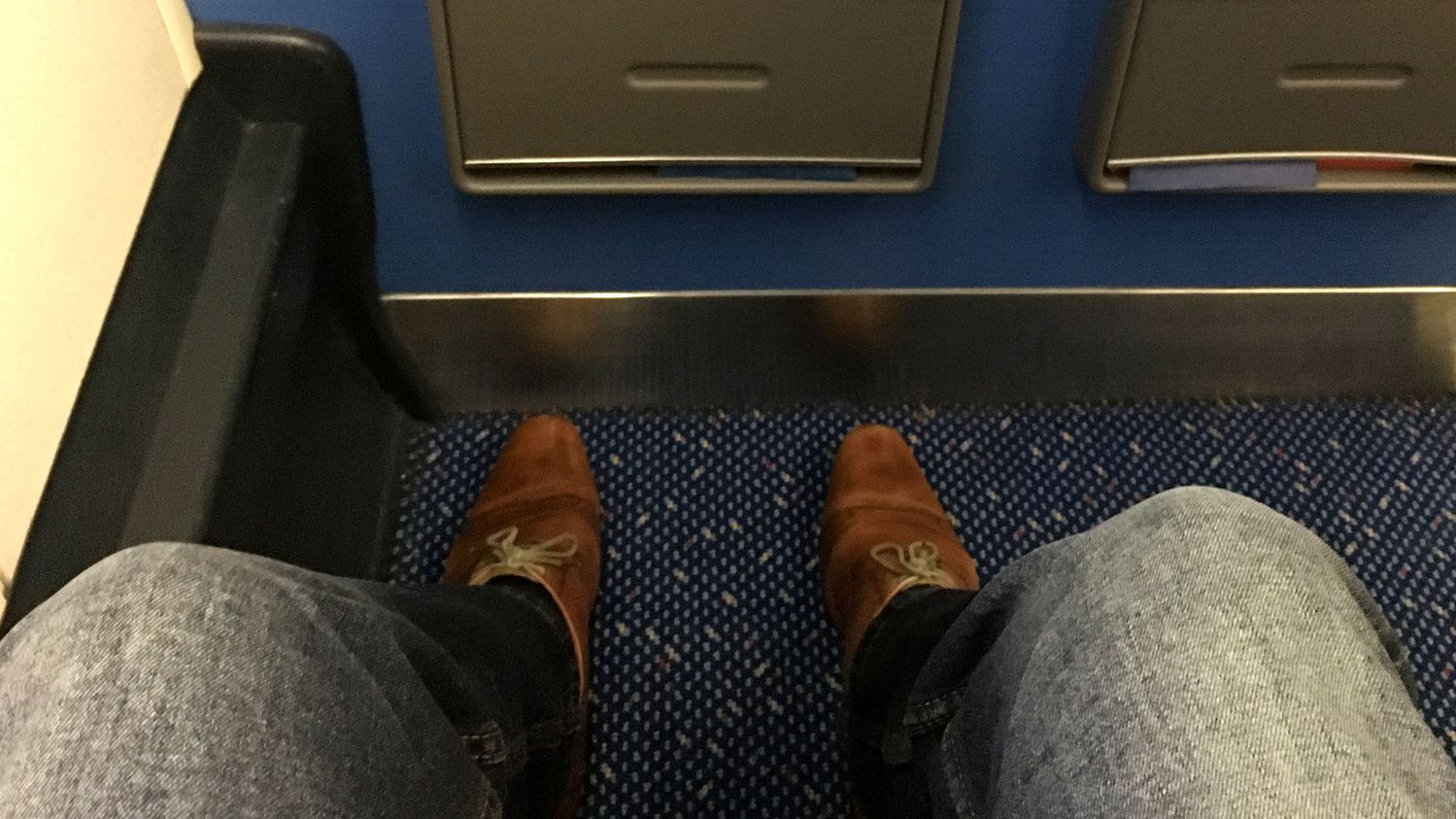 Review: KLM Cityhopper Embraer 190 Europe Business Class London ...