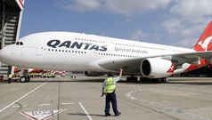 Qantas pilots vote to strike