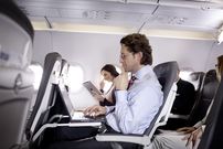 US flights: gadgets during takeoff, landing