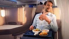 United trials new Polaris business class dining