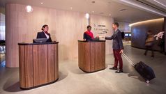 Access Qantas LAX lounges before AA flights