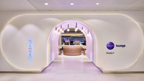 oneworld celebrates 25 years with new lounge openings