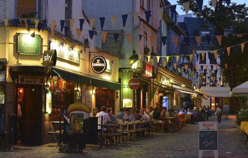 Kleine Rittergasse, a charming street in Alt Sachsenhausen.