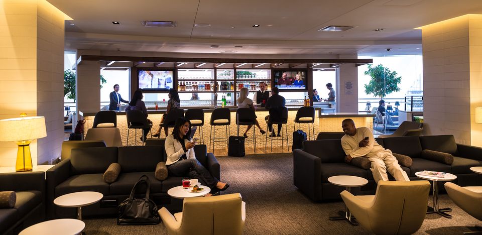 The LAX Star Alliance business class lounge