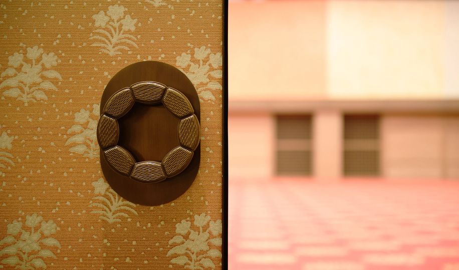 The original ringed-leaf design door handles.