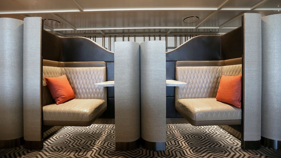 Singapore Airlines' first-generation business lounge 'productivity pods'.