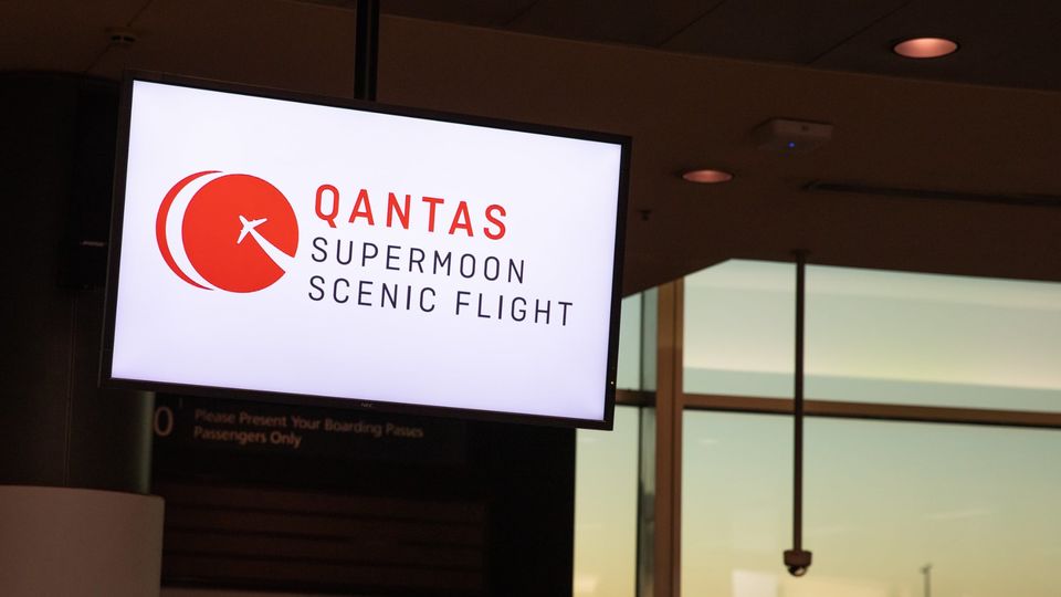 Boarding the Qantas Supermoon flight.