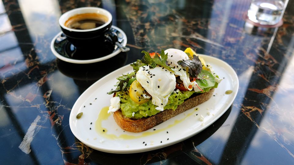 Smashed avo on toast for breakfast at Dean & Nancy.