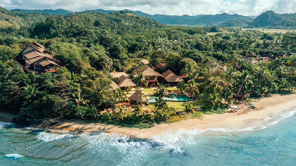 Nanuku is set along a two-mile stretch of beach, gazing out towards the sea.