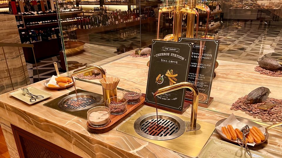 The churro station is set alongside a multi-tier chocolate fountain.