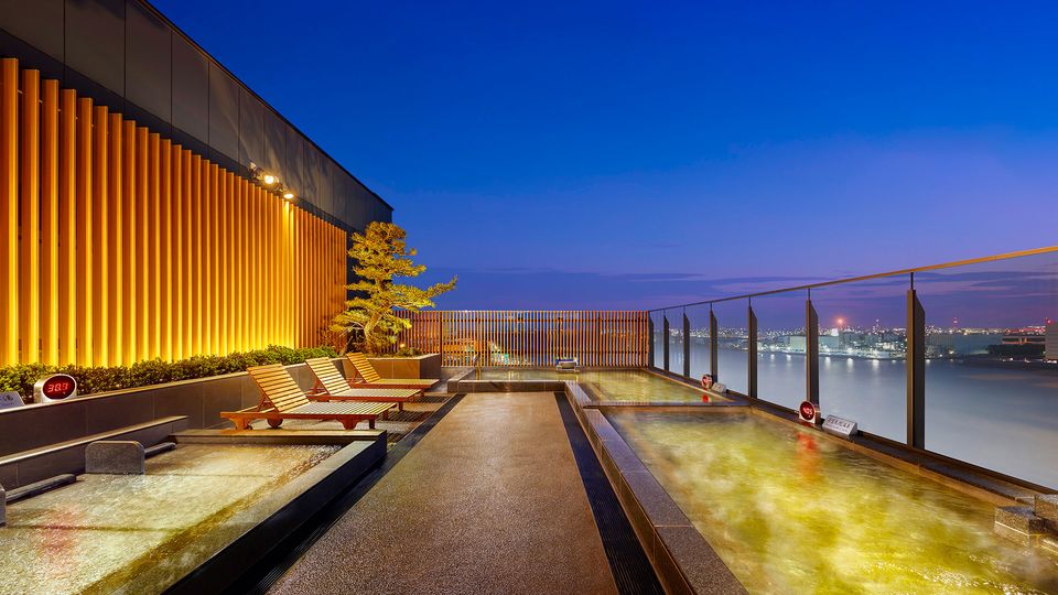 The rooftop onsen at Izumi Tenku no Yu, Haneda Airport Garden.