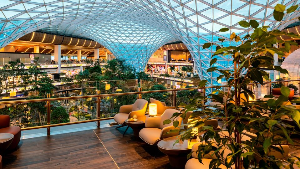 The fresh Al Mourjan Garden lounge overlooks the Orchard atrium.