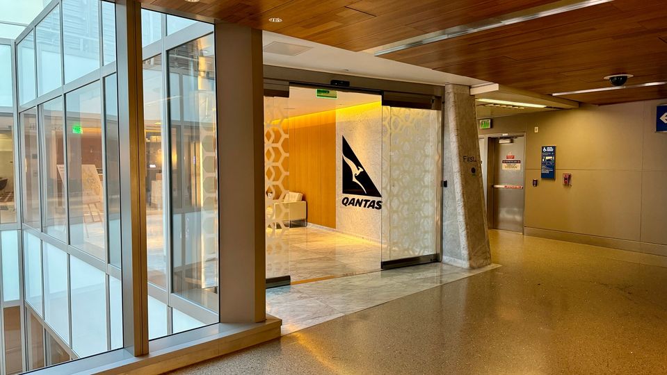 The entrance to Qantas Los Angeles first class lounge.