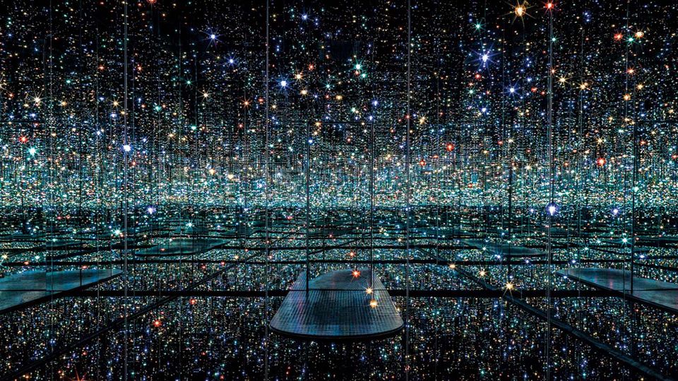 'Infinity Mirrored Room - The Souls of Millions of Light Years Away', by Yayoi Kusama.. Yayoi Kusama