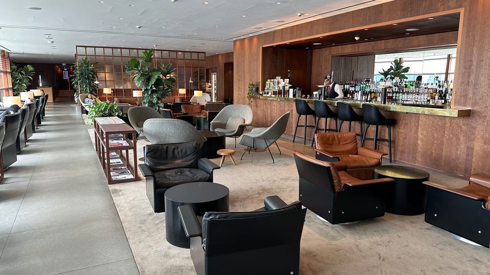 The popular bar is centrally-located within Cathay's LHR T3 lounge.