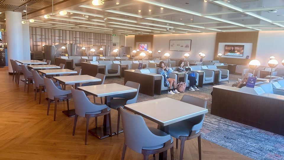 Singapore Airlines' refreshed Sydney SilverKris business class lounge.