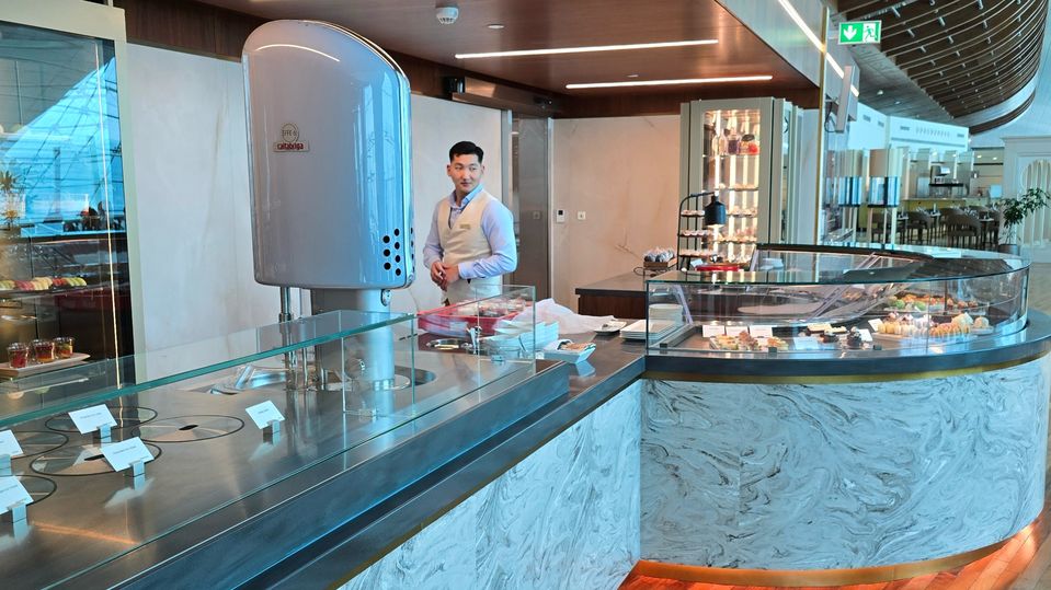 The ice cream station at Emirates' Dubai Concourse B first class lounge.