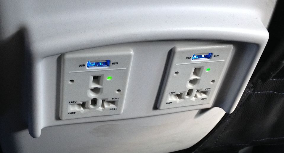 AC, USB power aboard Alaska Airlines' Boeing 737-900ERs...