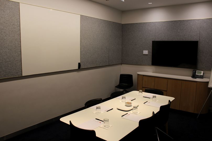 Qantas meeting rooms typically offered presentation facilities, whiteboards, and other amenities on request.. Chris Chamberlin