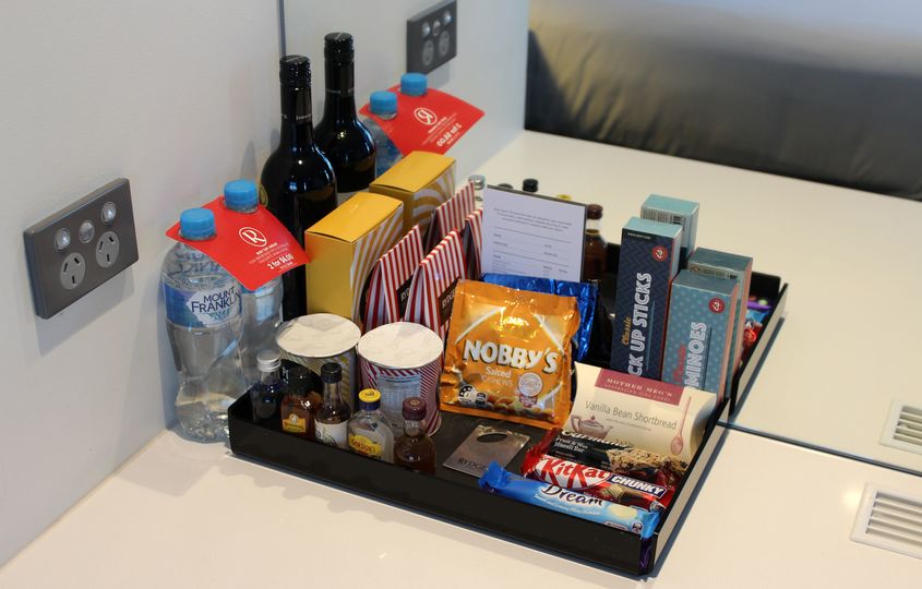 Rydges Sydney Airport Hotel: in-room minibar