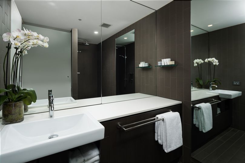 Rydges Sydney Airport Hotel: Deluxe King Suite bathroom