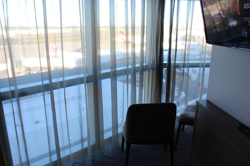 Rydges Sydney Airport Hotel: Deluxe King Suite seating